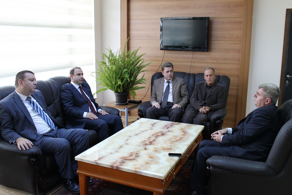 Kryetari i Gjykatës Themelore në Gjilan, Zyhdi Haziri ka pritur në një takim një delegacion nga Universiteti “Kadri Zeka” në Gjilan