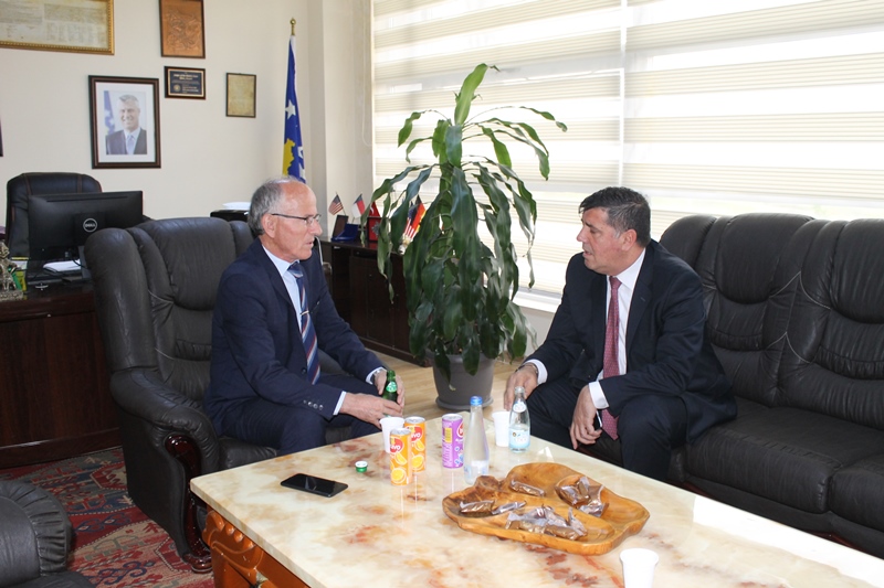 Kryetari Ramiz Azizi, takon kryetarin e Komunës së Gjilanit, Lutfi Haziri
