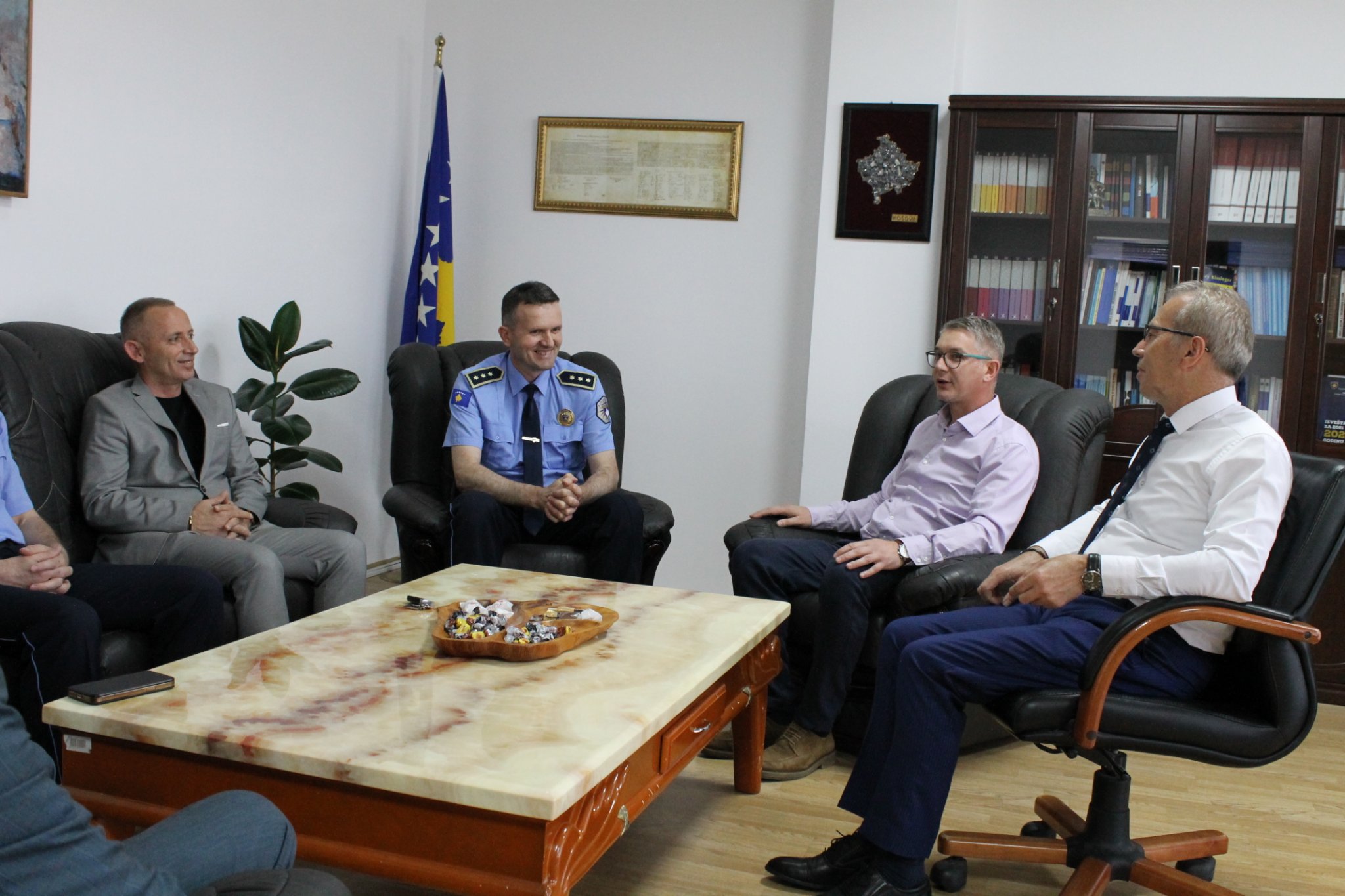 Kryetari i Gjykatës Themelore në Gjilan, Salihu, ka pritur në takim Drejtorin e Policisë së Kosovës për Rajonin e Gjilanit, Agron  Rukiqi