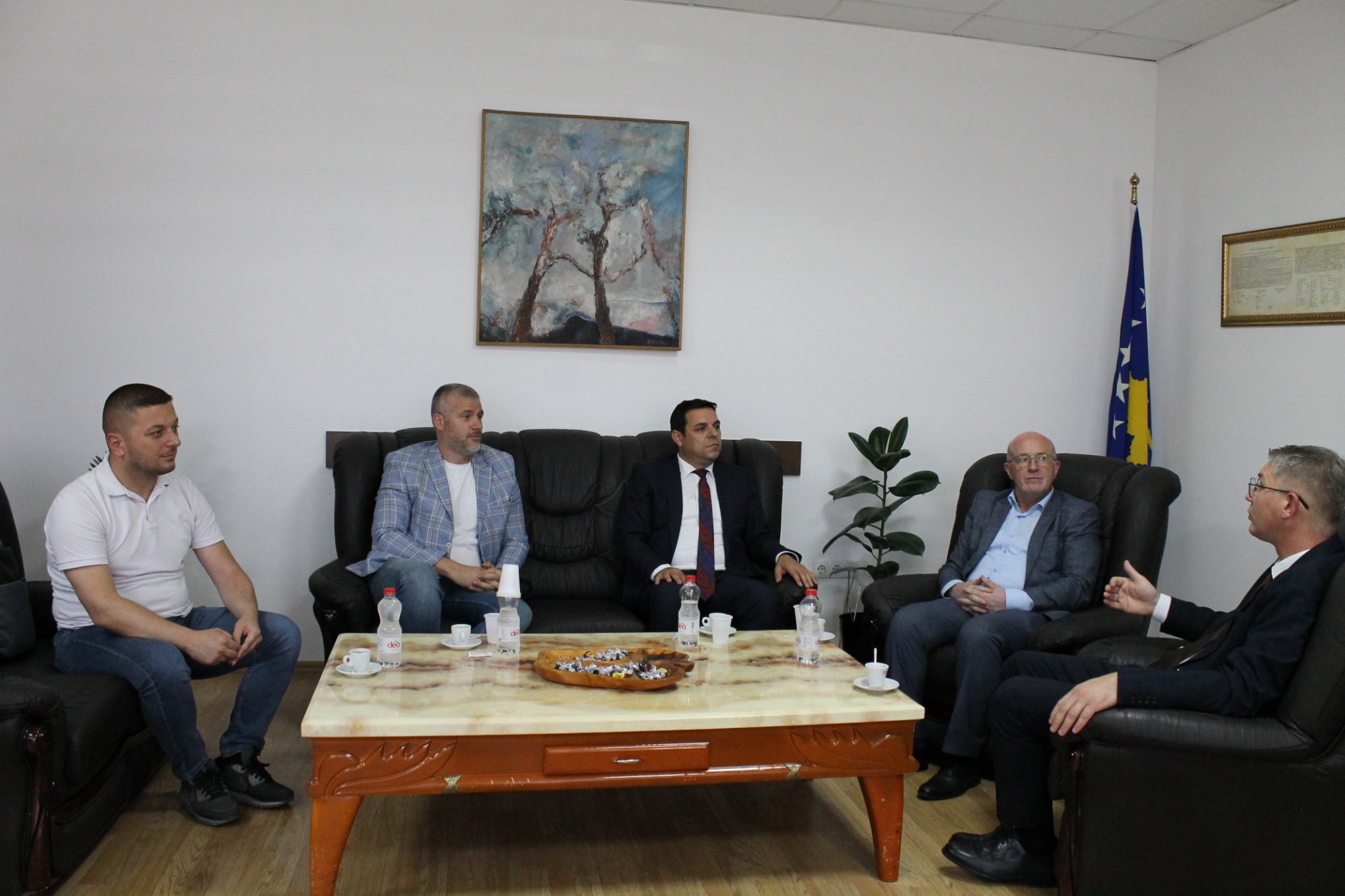 Kryetari Salihu ka takuar Dekanin e Fakultit Juridik, Sadik Haxhiu