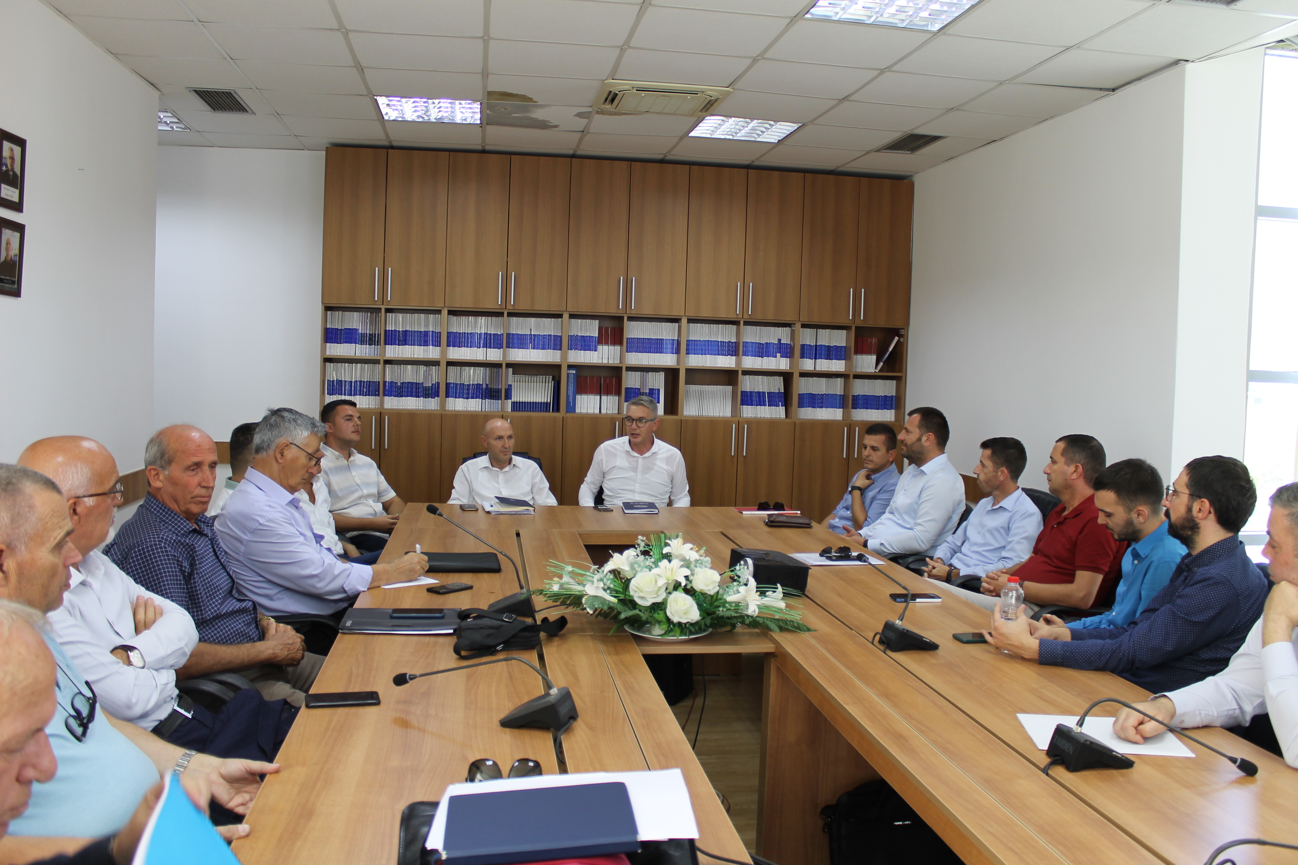 Kryetari Salihu takon Udhëheqësin e Odës së Avokatëve të Gjilanit të shoqëruar me disa avokatë të tjerë